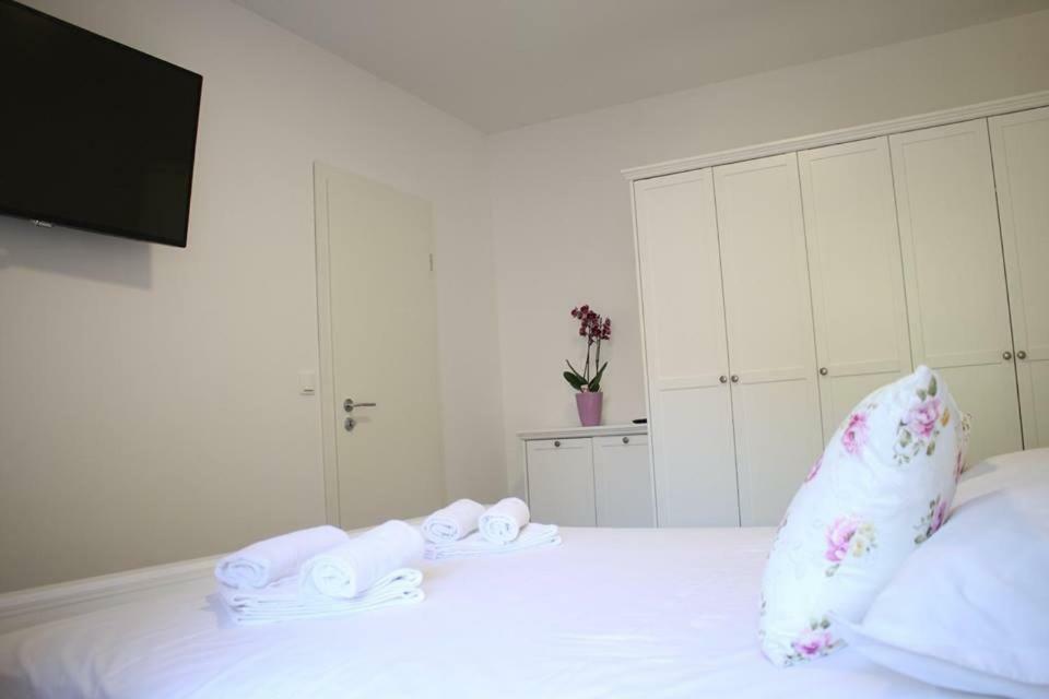 Apartments Holiday Baska Voda Exterior photo