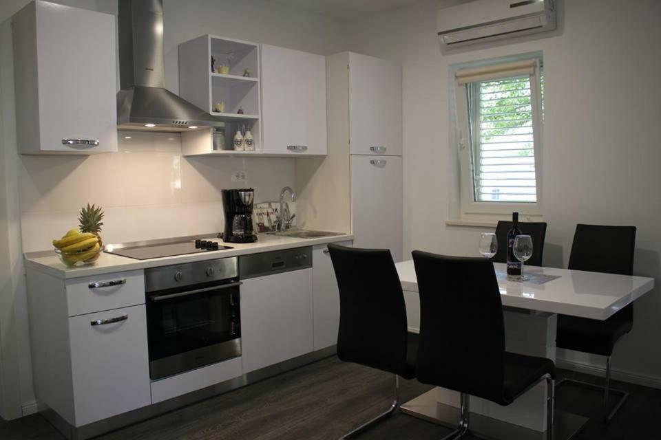 Apartments Holiday Baska Voda Exterior photo